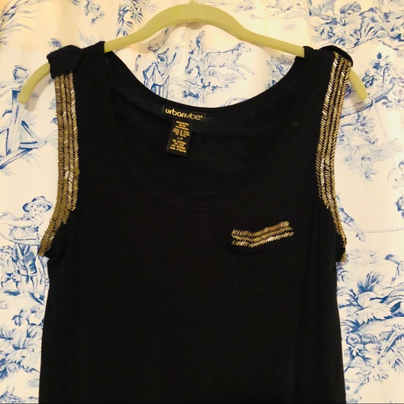 Beautiful black beaded tee-shirt - Picture 2 of 3